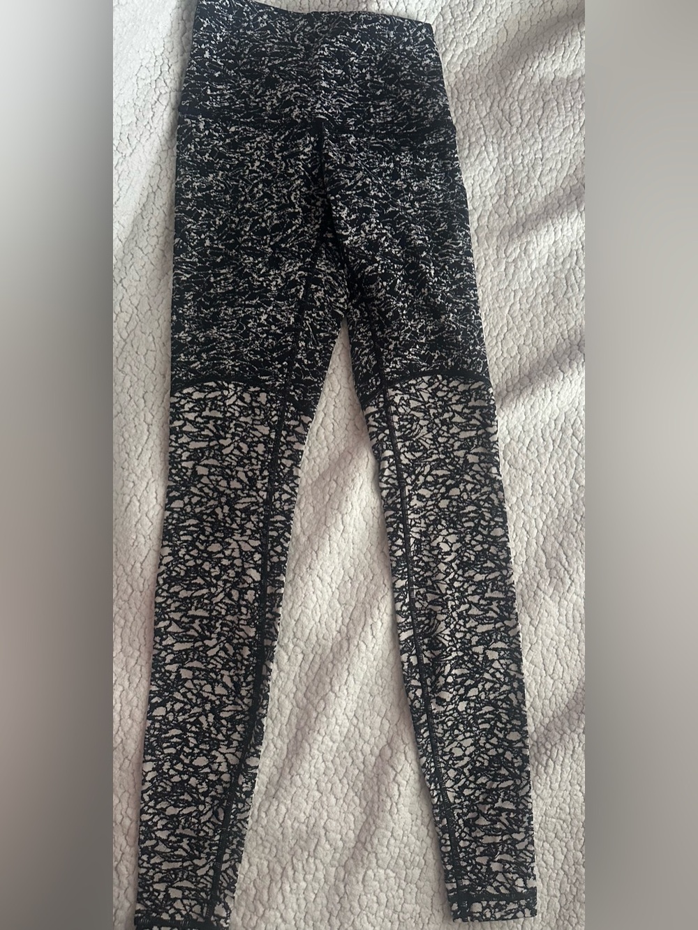 Black and White Marbled Pattern Leggings